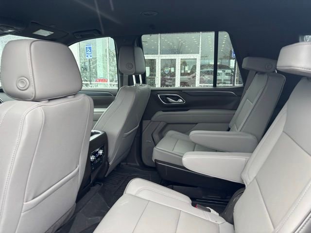 Used 2024 GMC Yukon SLT w/ SLT Luxury Package image 9