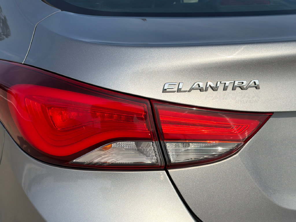 Used 2015 Hyundai Elantra Sport w/ Option Group 04 FWD image 5