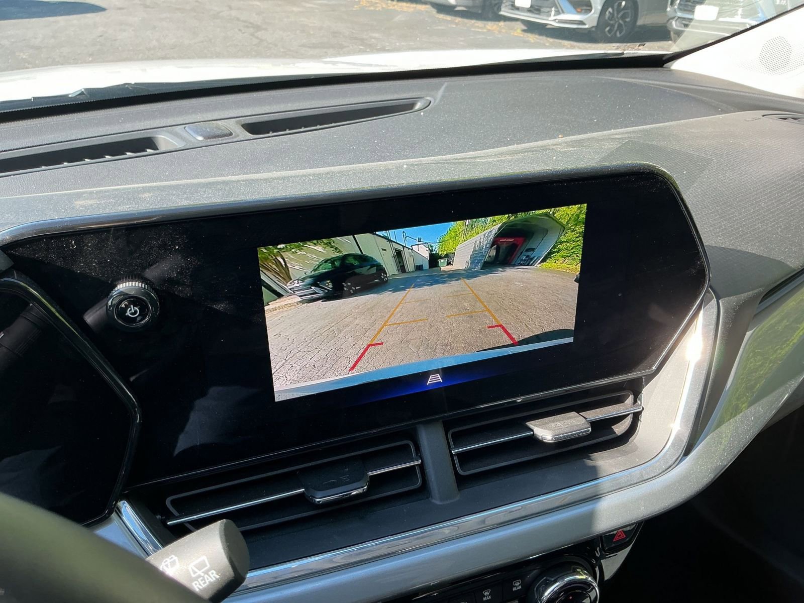 Used 2025 Chevrolet Trax LT w/ LT Convenience Package FWD image 20