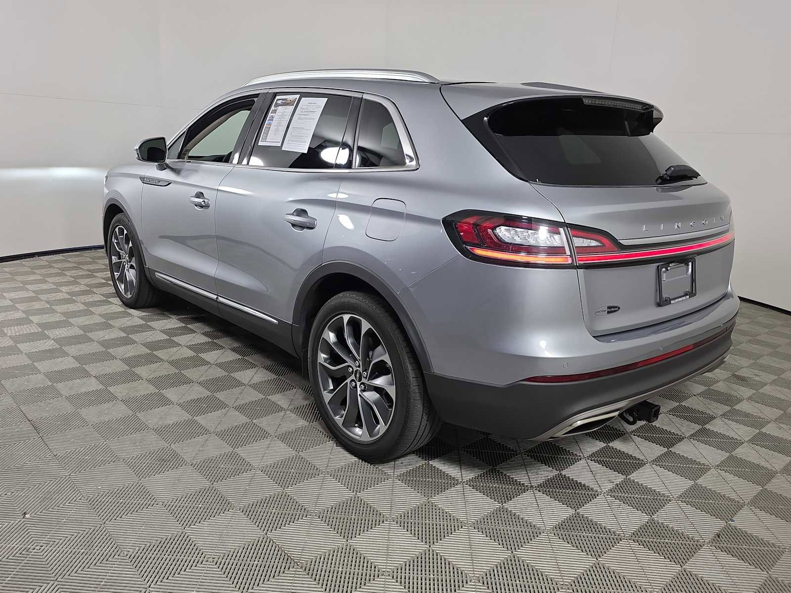 Used 2022 Lincoln Nautilus Reserve image 12