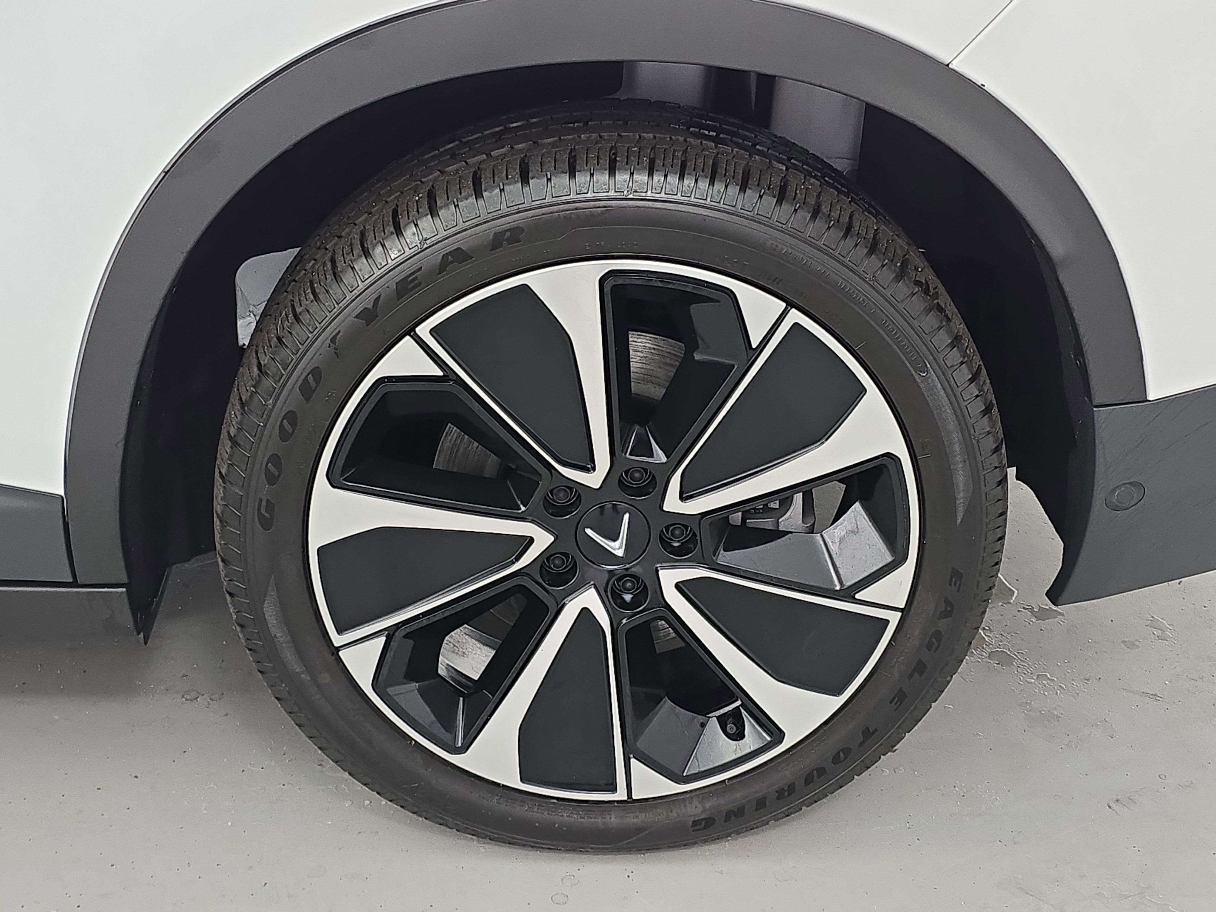 New 2025 VinFast VF 8 Plus image 32