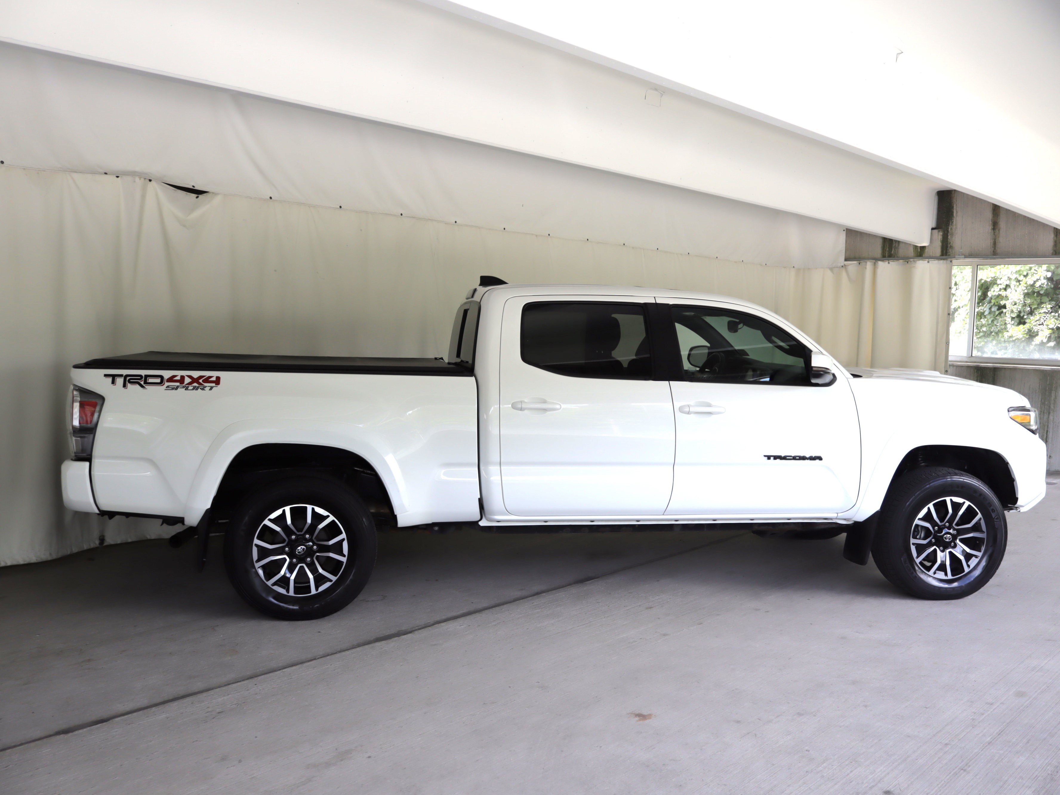 Used 2021 Toyota Tacoma TRD Sport w/ TRD Premium Sport Package AWD/4WD image 7