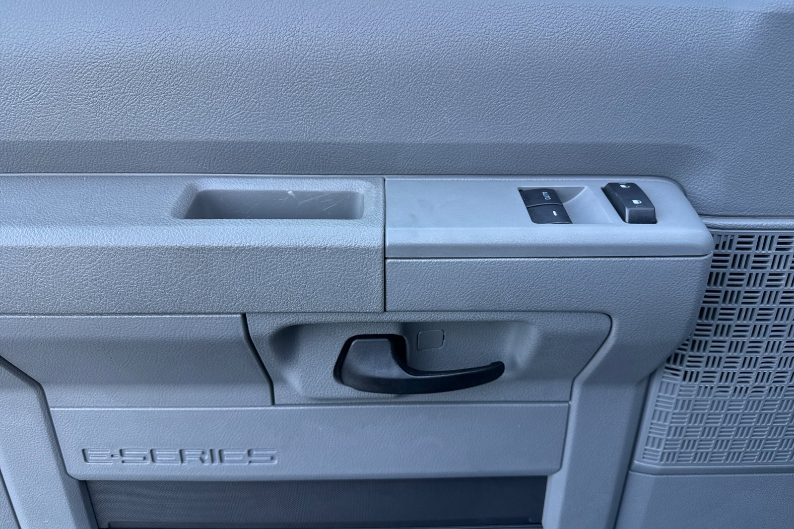 Used 2012 Ford E-150 and Econoline 150 XLT image 11