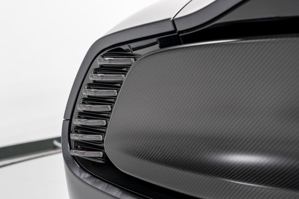Used 2025 Aston Martin Vanquish image 49