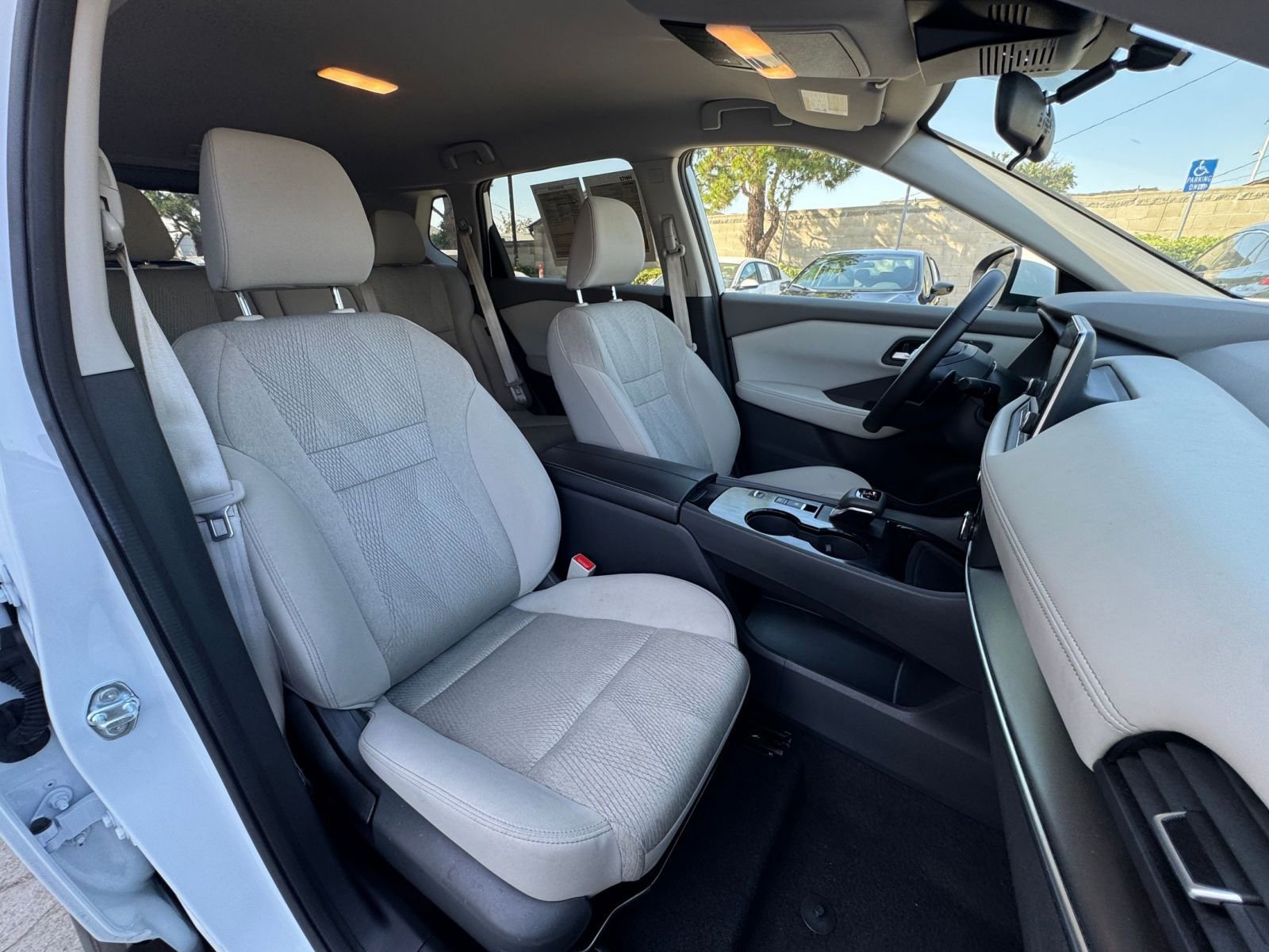 Used 2025 Nissan Rogue SV FWD image 38
