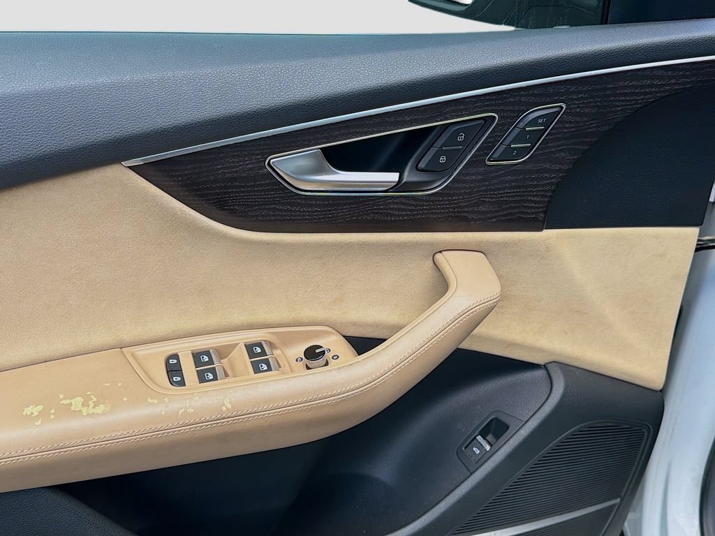 Used 2019 Audi Q8 Prestige AWD/4WD image 23