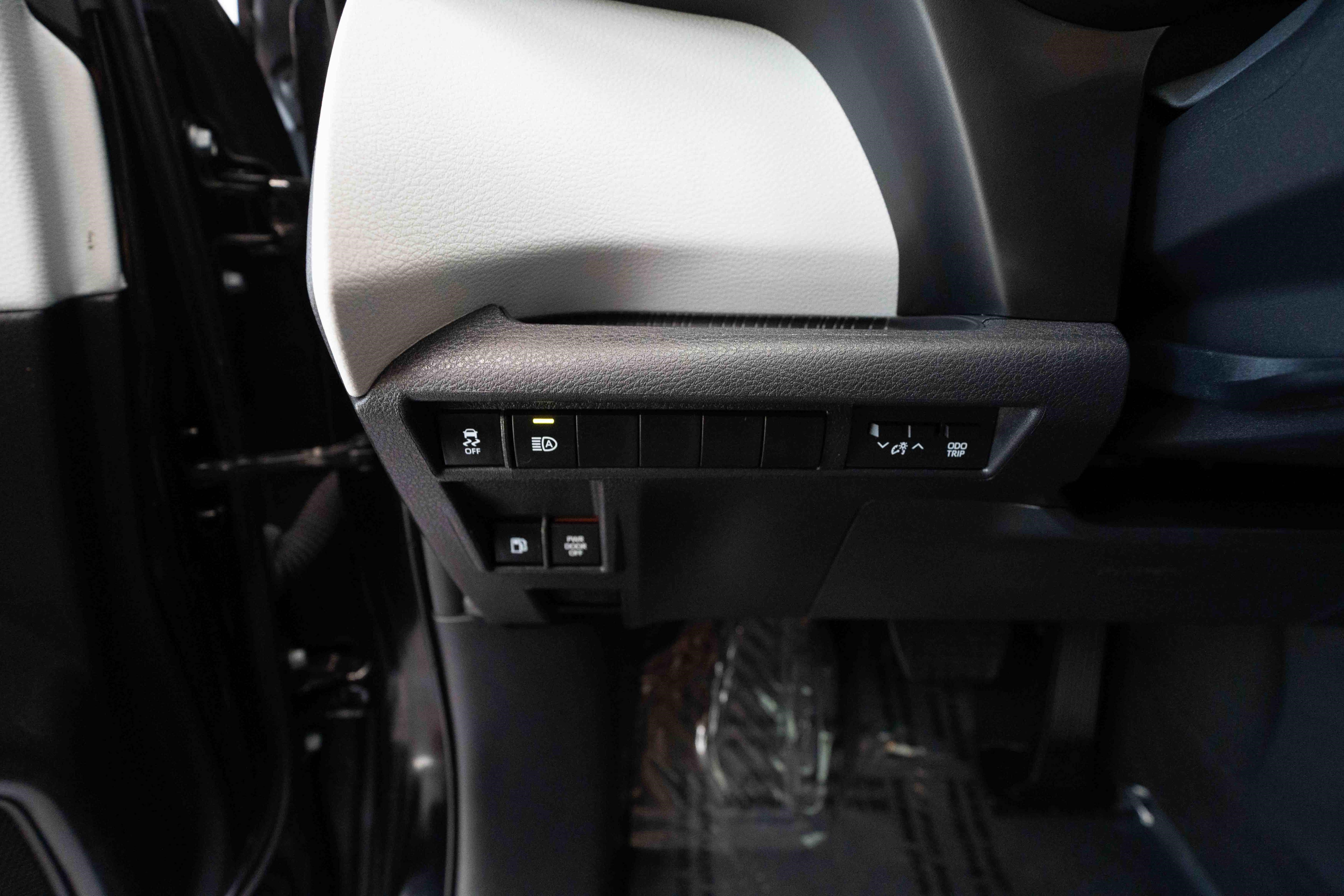 Used 2025 Toyota Sienna XLE FWD image 11