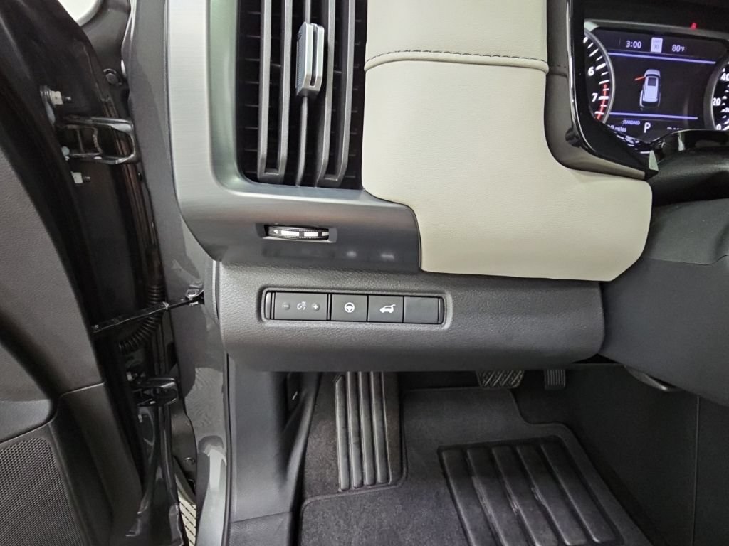 Used 2025 Nissan Pathfinder SL FWD image 26