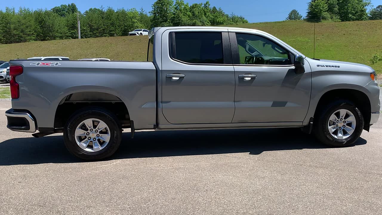 Used 2025 Chevrolet Silverado 1500 LT AWD/4WD image 5