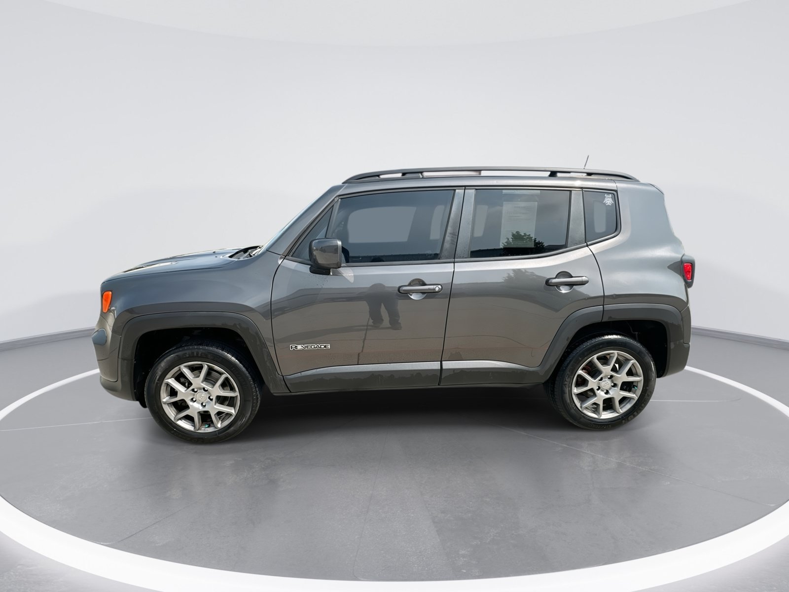 Used 2019 Jeep Renegade Latitude w/ Cold Weather Group AWD/4WD image 5