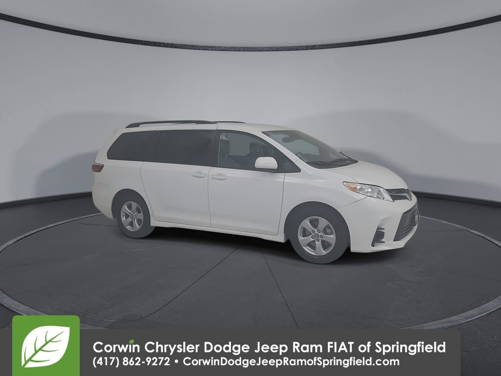 Used 2019 Toyota Sienna LE image 2