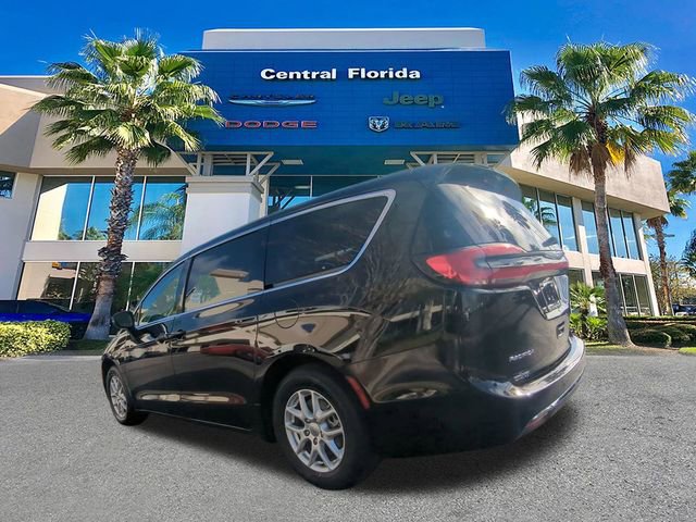 Used 2024 Chrysler Pacifica Touring-L image 7