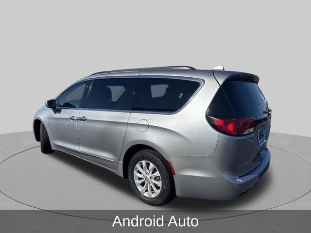 Used 2017 Chrysler Pacifica Touring-L FWD image 6