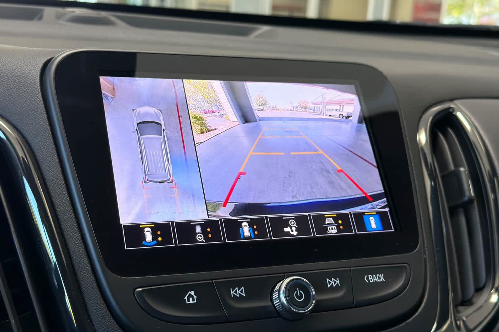 Used 2022 Chevrolet Equinox RS w/ Infotainment Package FWD image 20