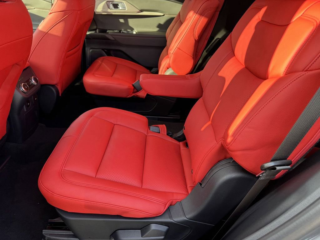 New 2025 Ford Explorer Active w/ Active Comfort Package image 8
