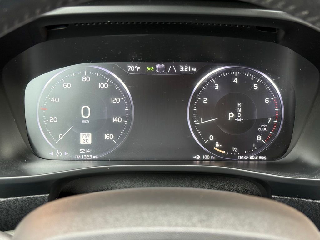 Used 2021 Volvo XC40 T5 Momentum w/ Premium Package image 34