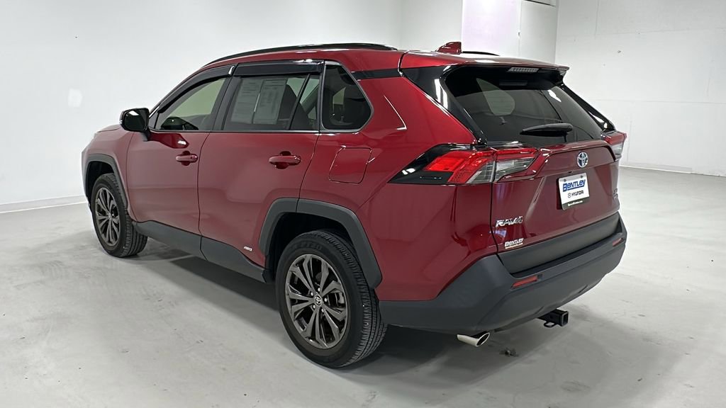 Used 2022 Toyota RAV4 XLE Premium image 4