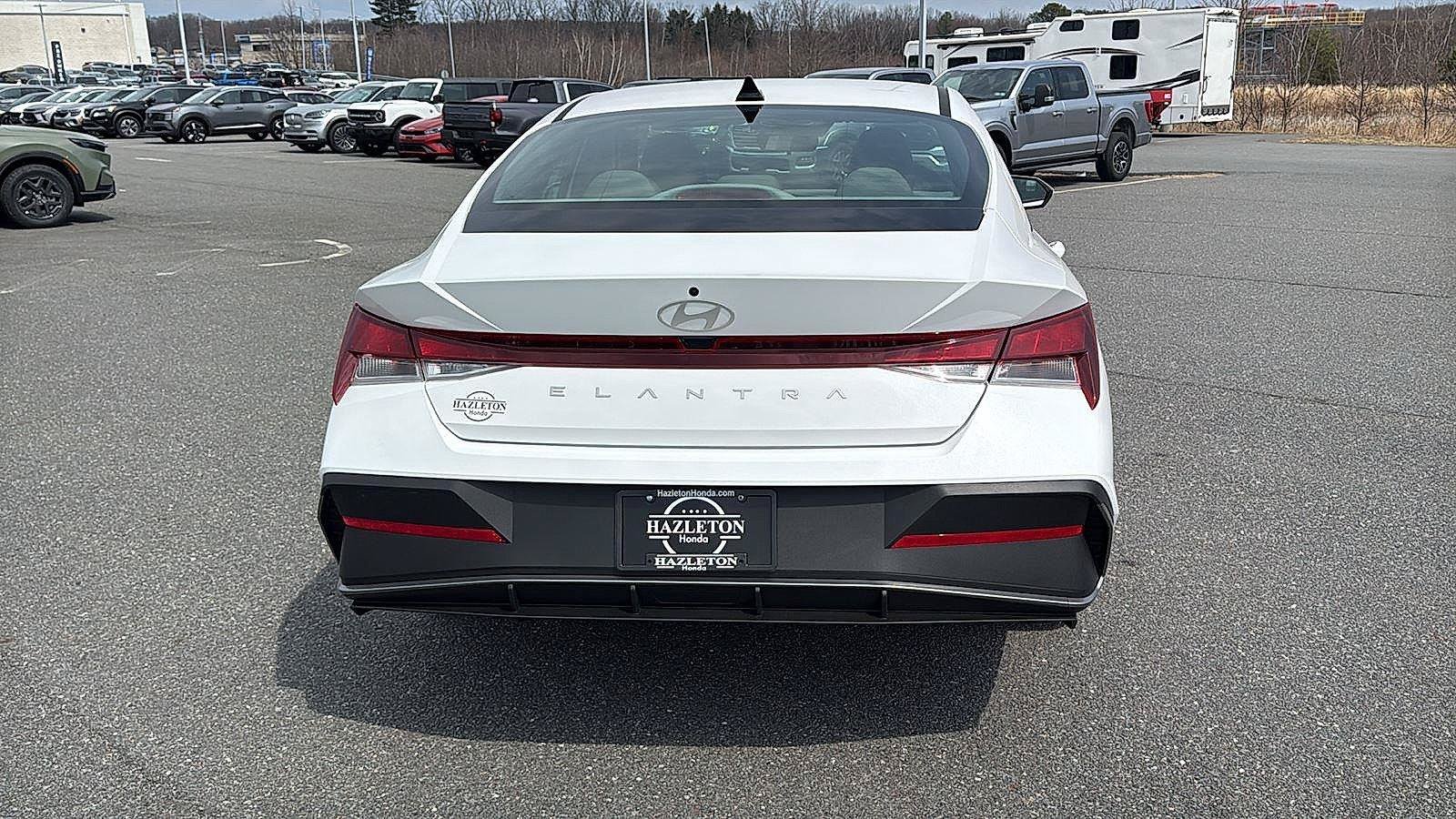 Used 2026 Hyundai Elantra SE FWD image 8