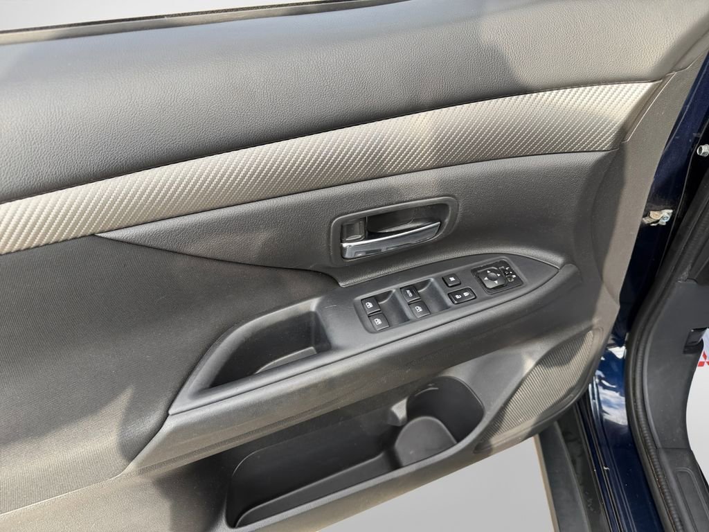 Used 2016 Mitsubishi Outlander ES image 14