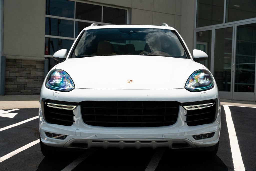 Used 2015 Porsche Cayenne Turbo AWD/4WD image 4