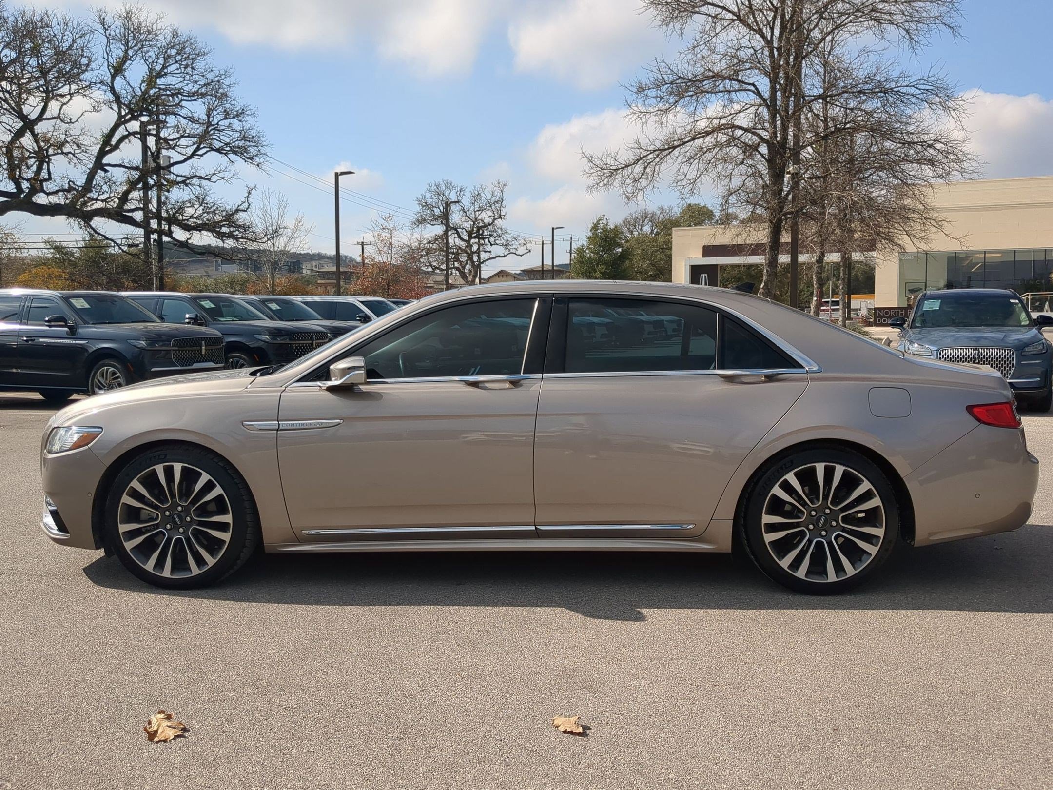 Used 2019 Lincoln Continental Reserve image 6