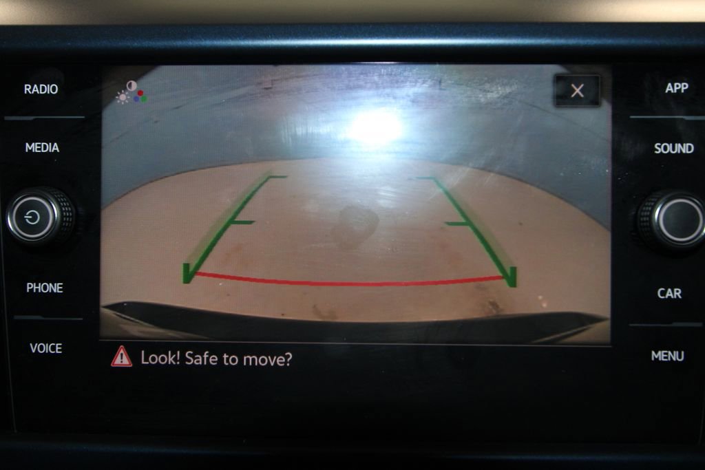 Used 2024 Volkswagen Taos SE image 13