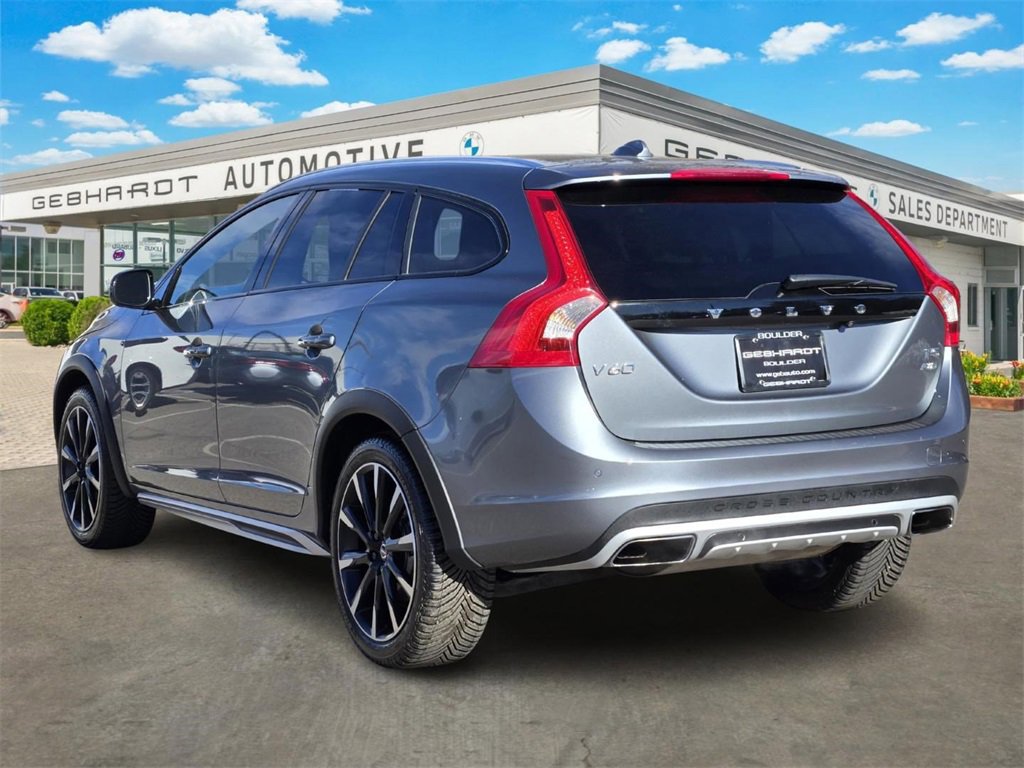 Used 2017 Volvo V60 T5 Cross Country Platinum image 7