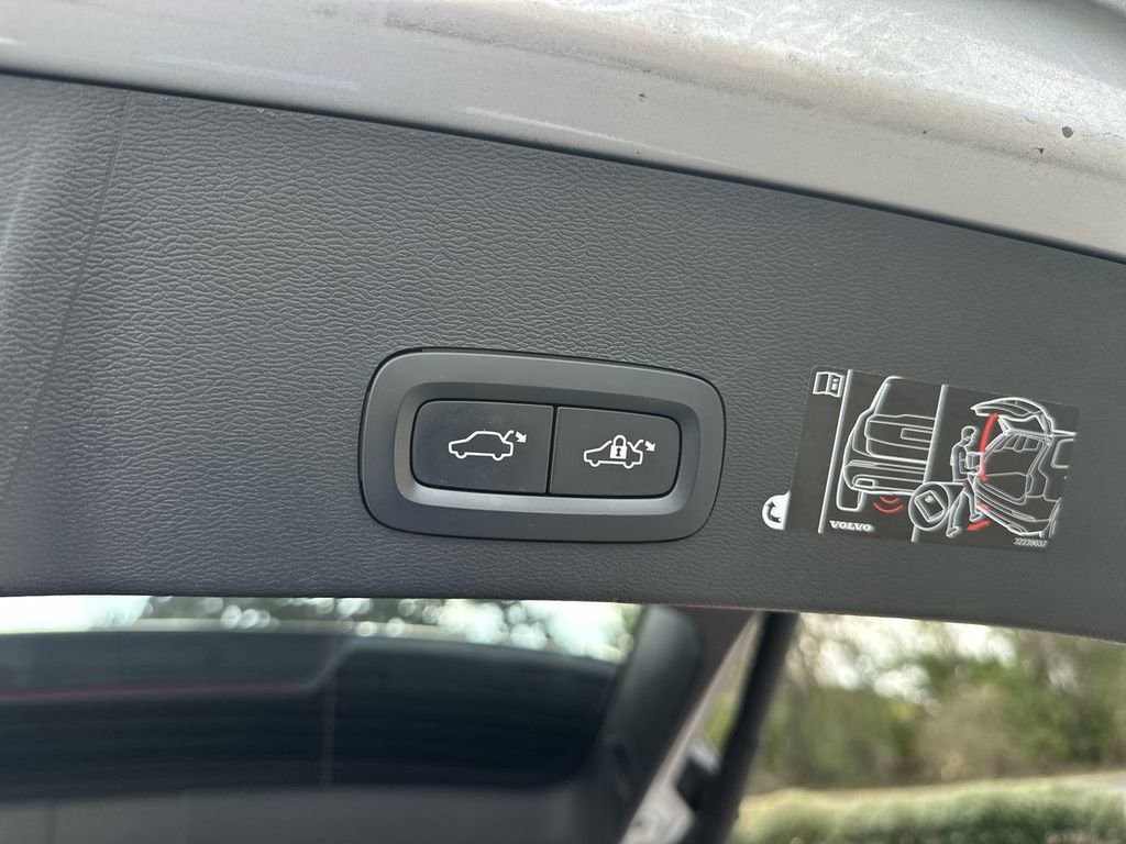 Used 2019 Volvo XC40 T5 R-Design image 26