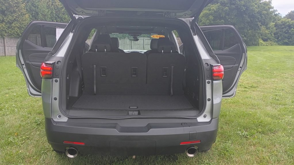 Used 2023 Chevrolet Traverse RS w/ LPO, Cargo Package AWD/4WD image 15