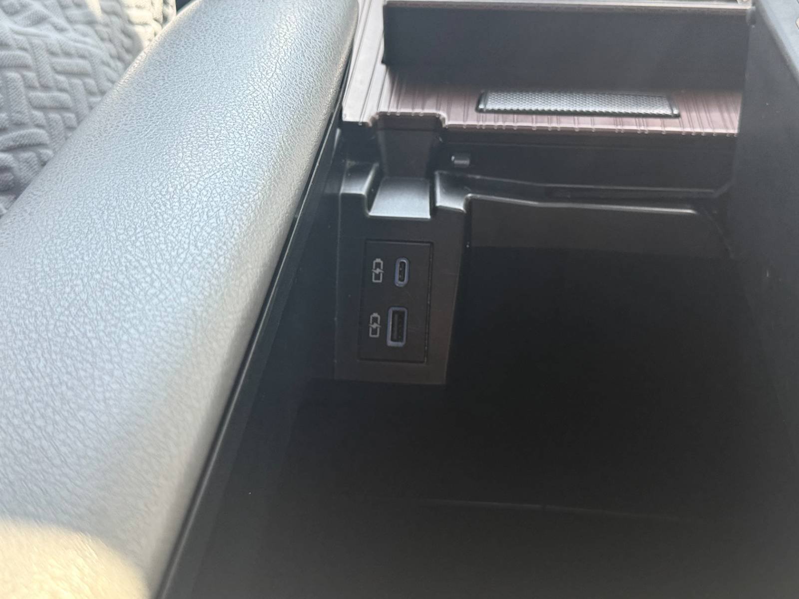 Used 2022 Toyota Sienna XLE FWD image 39