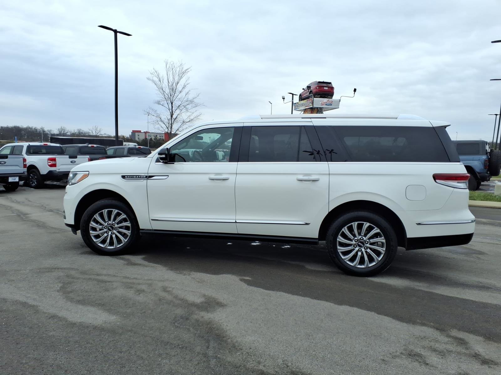 Used 2024 Lincoln Navigator L 4WD image 6