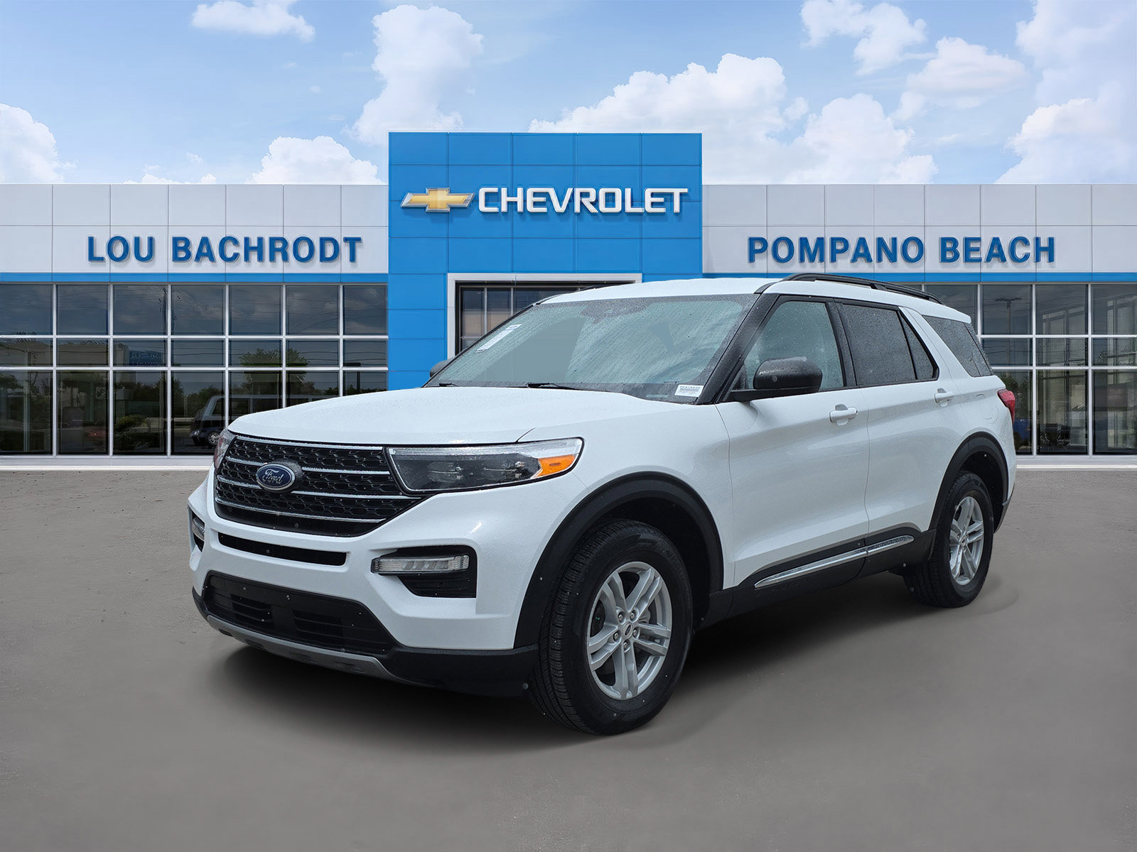 Used 2024 Ford Explorer XLT w/ Equipment Group 202A AWD/4WD image 3