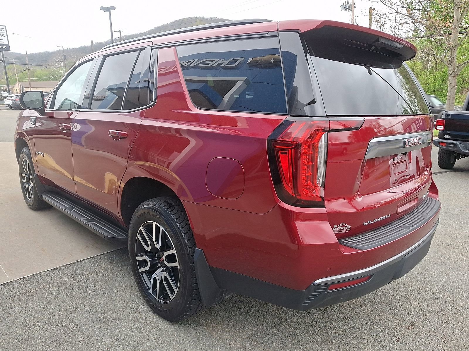 Used 2023 GMC Yukon AT4 w/ LPO, Floor Liner Package AWD/4WD image 4