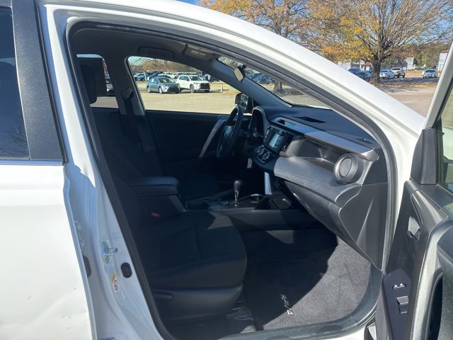 Used 2018 Toyota RAV4 LE image 11