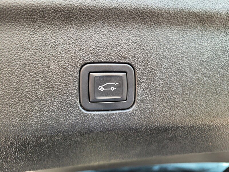 Used 2021 GMC Yukon SLT w/ Rear Media and Nav Package image 13