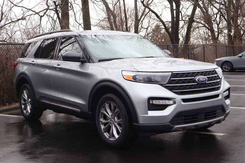 Used 2022 Ford Explorer XLT w/ Equipment Group 202A image 10