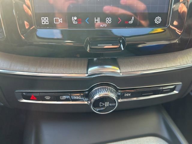 Certified 2025 Volvo XC60 B5 Plus image 25