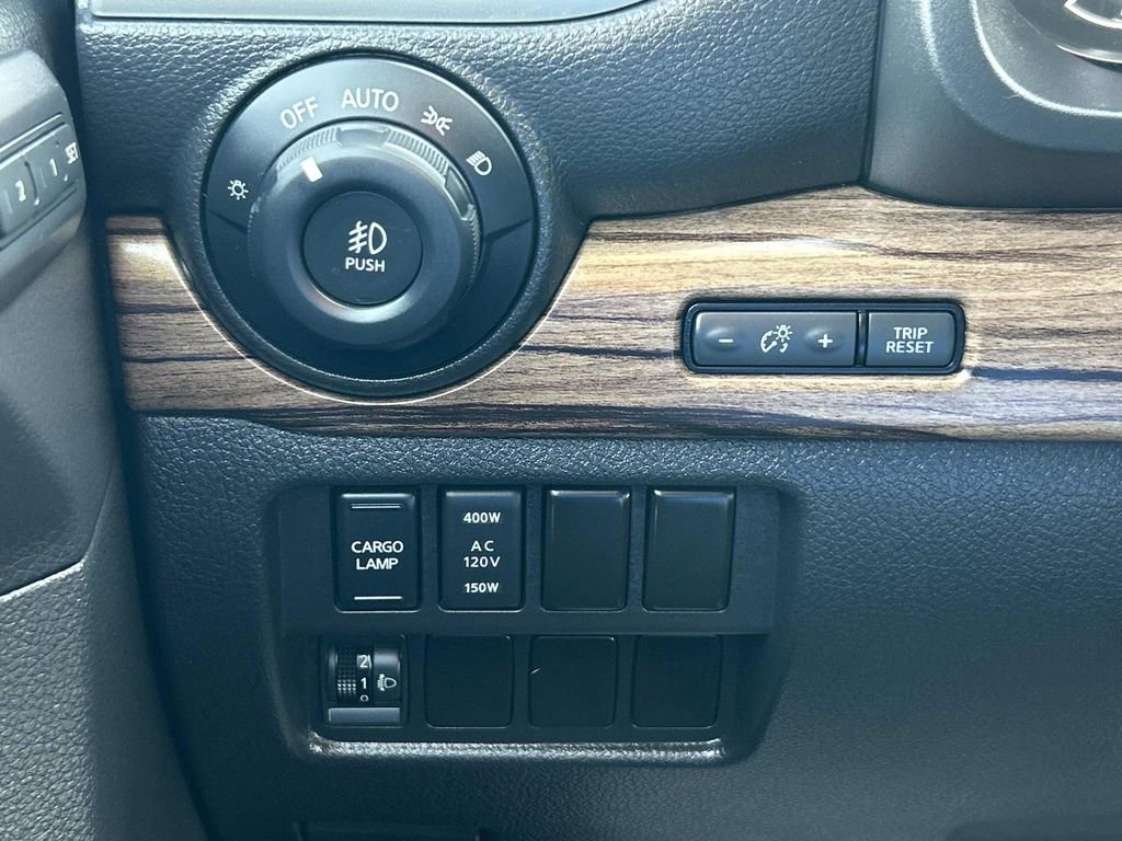 Used 2020 Nissan Titan SL image 37