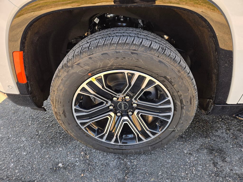 New 2026 Jeep Grand Wagoneer 4WD image 10