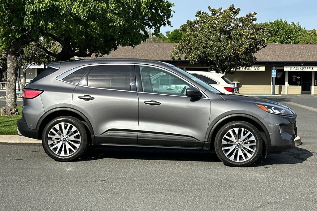 Used 2021 Ford Escape Titanium image 7