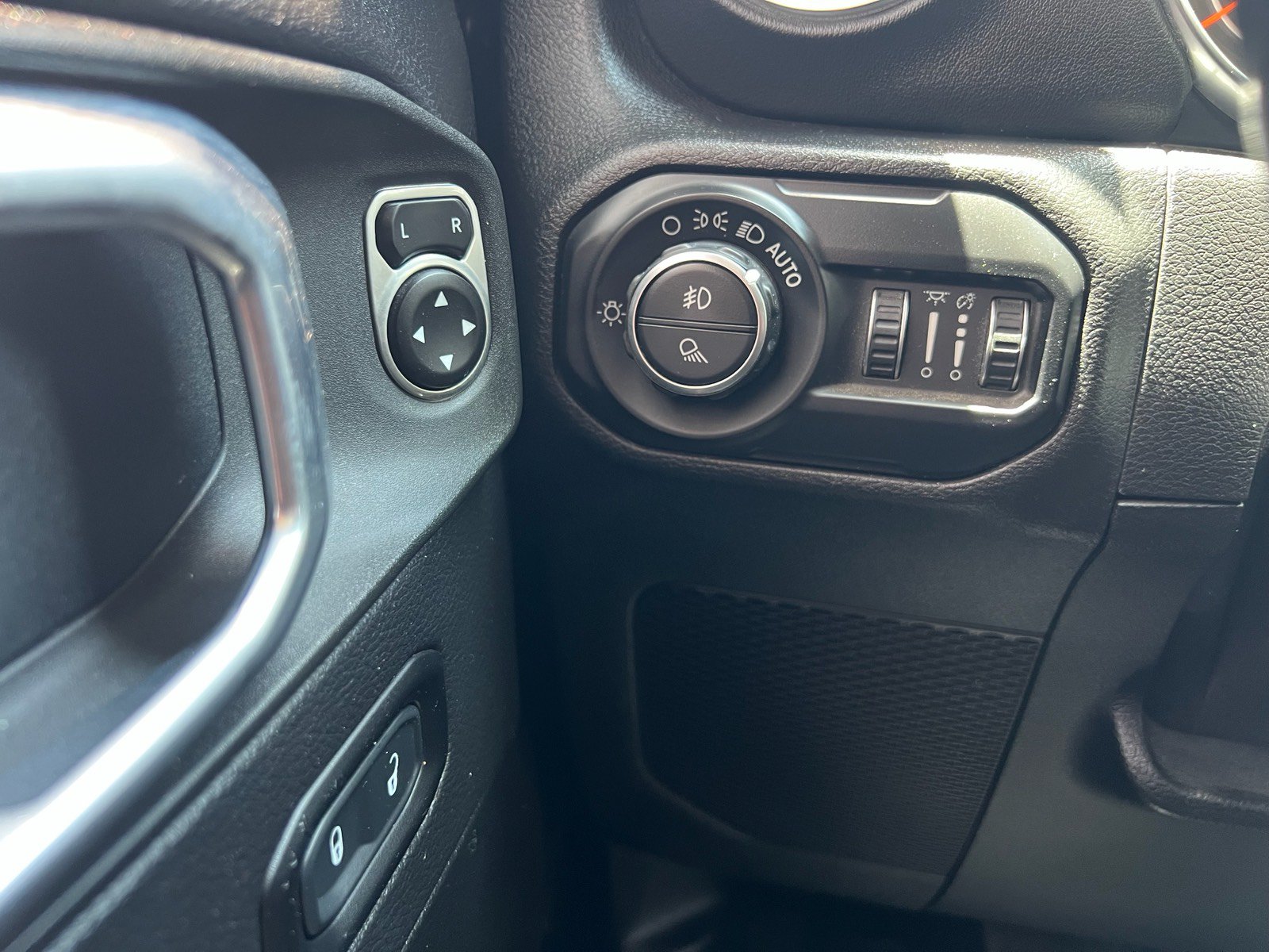 Used 2020 Jeep Gladiator Overland AWD/4WD image 22