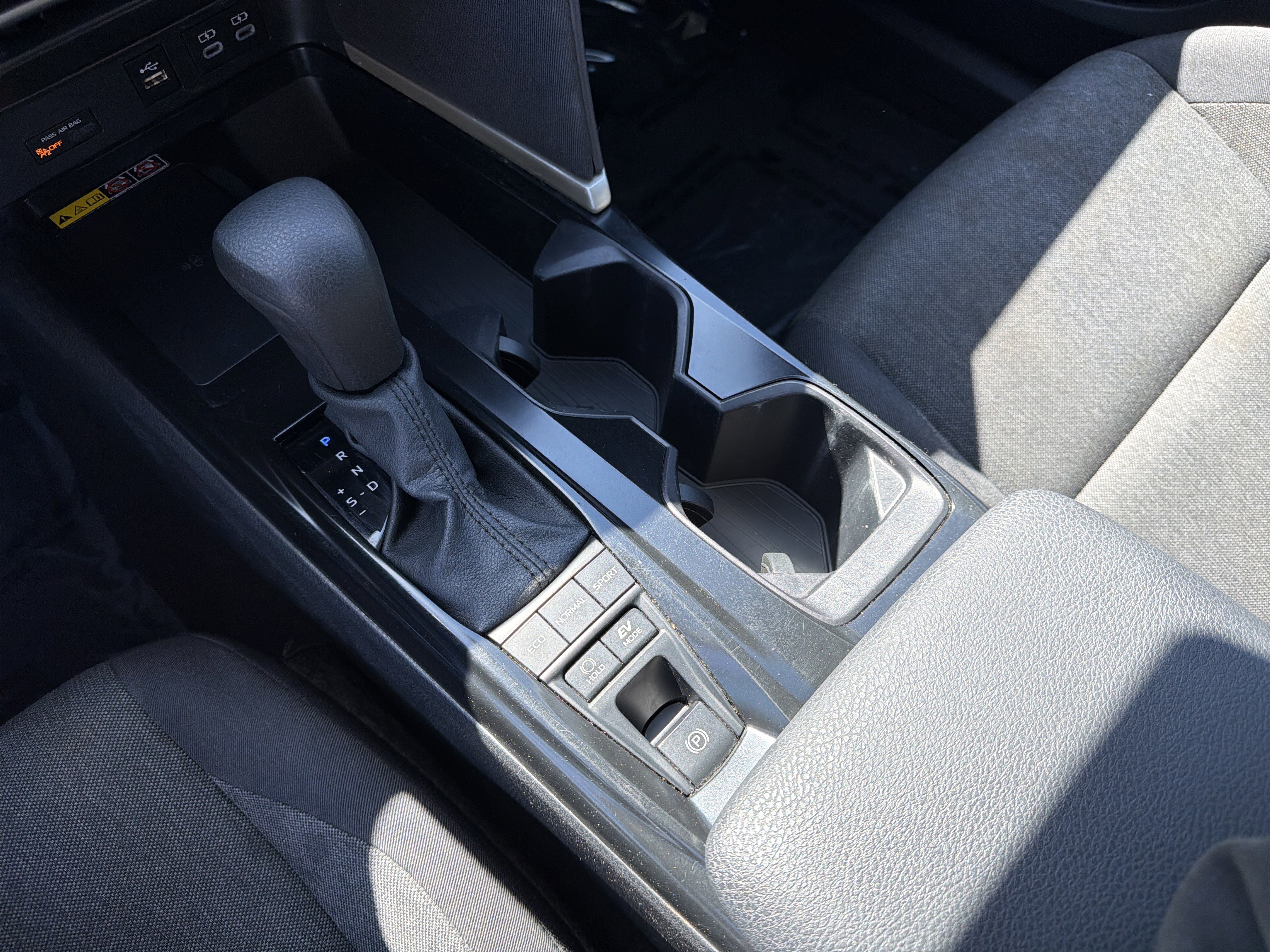 Used 2025 Toyota Camry LE image 28