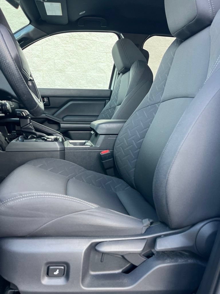 Used 2025 Toyota Tacoma SR5 AWD/4WD image 7