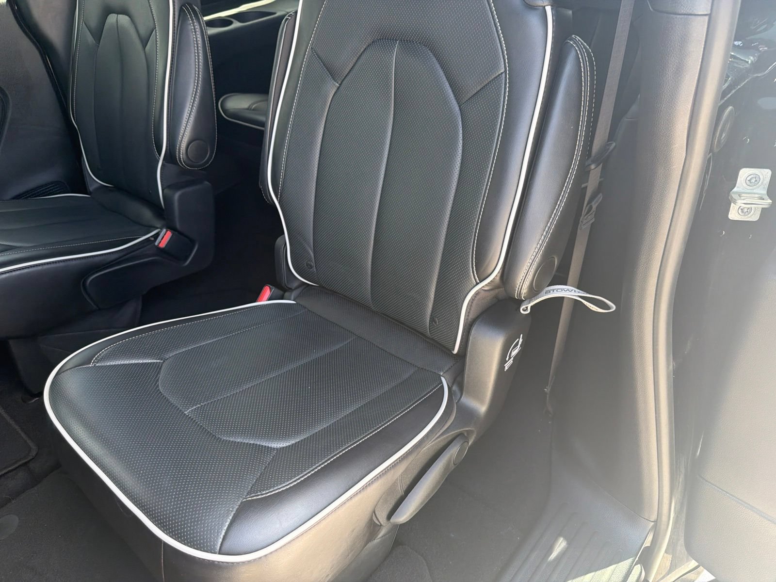 Used 2026 Chrysler Pacifica Limited FWD image 16