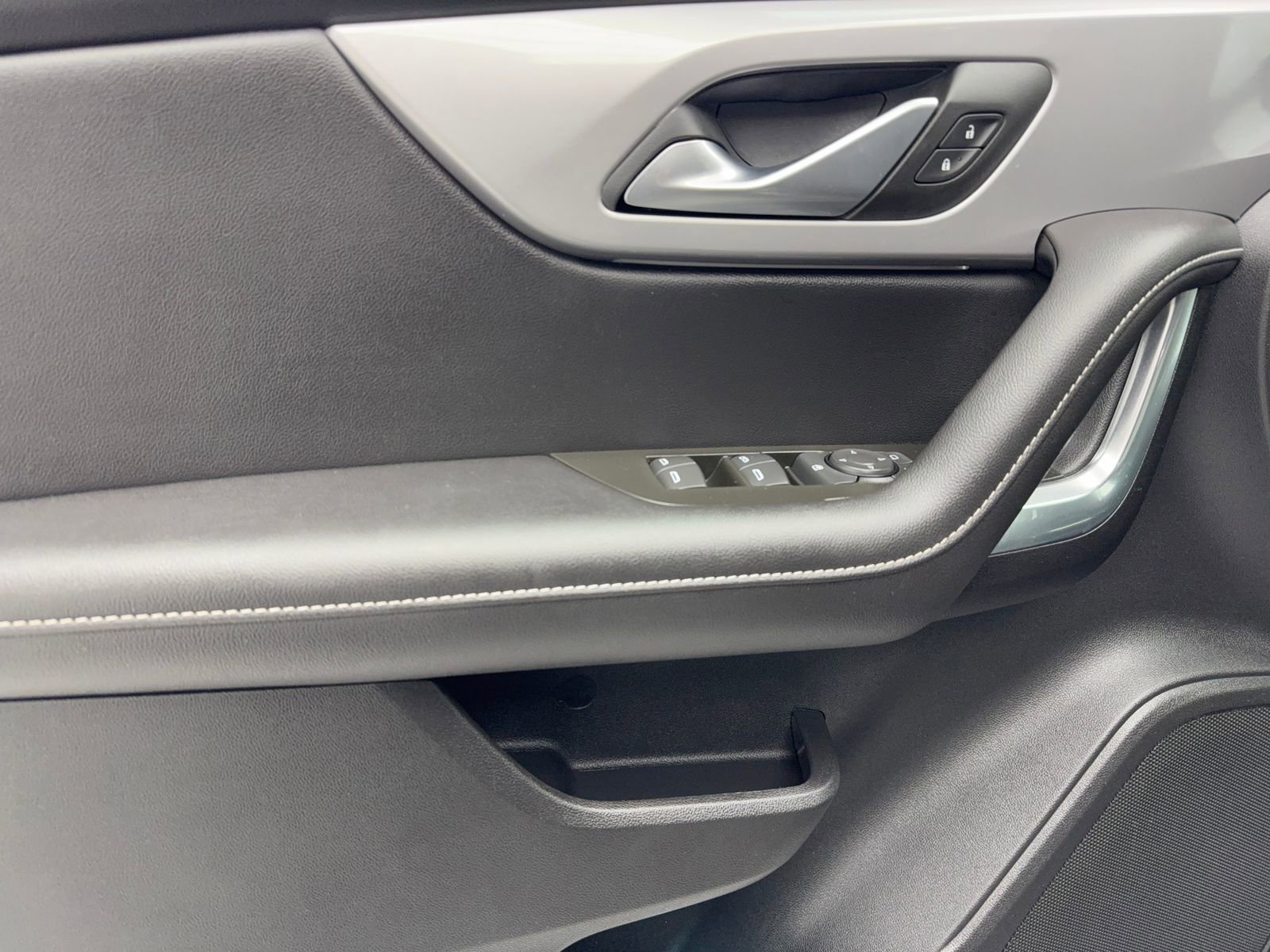 Used 2025 Chevrolet Blazer LT image 36