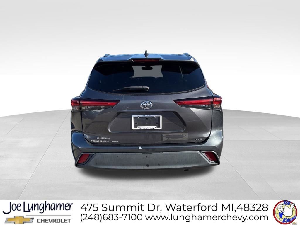 Used 2020 Toyota Highlander XLE FWD image 19