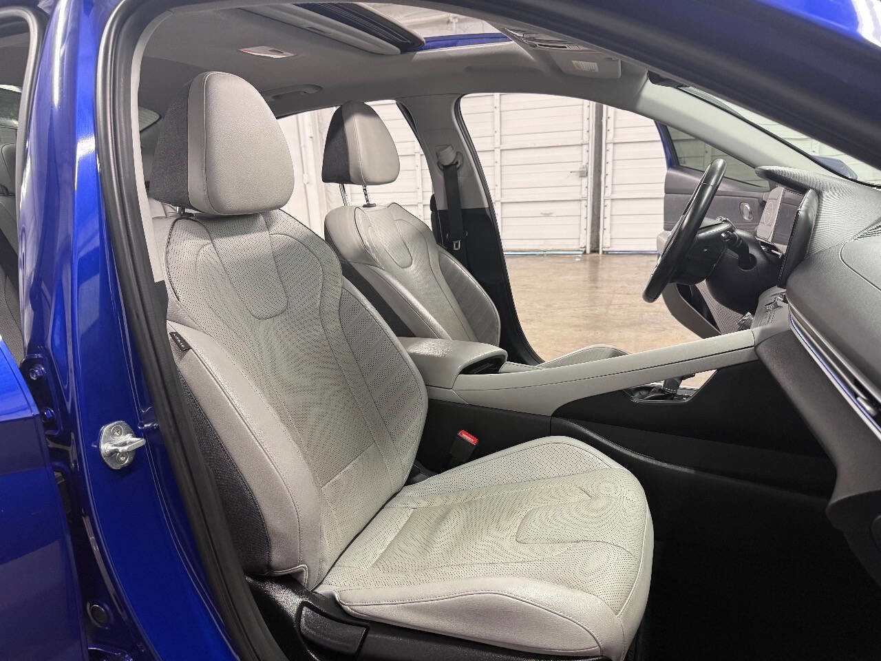 Used 2021 Hyundai Elantra Limited image 29