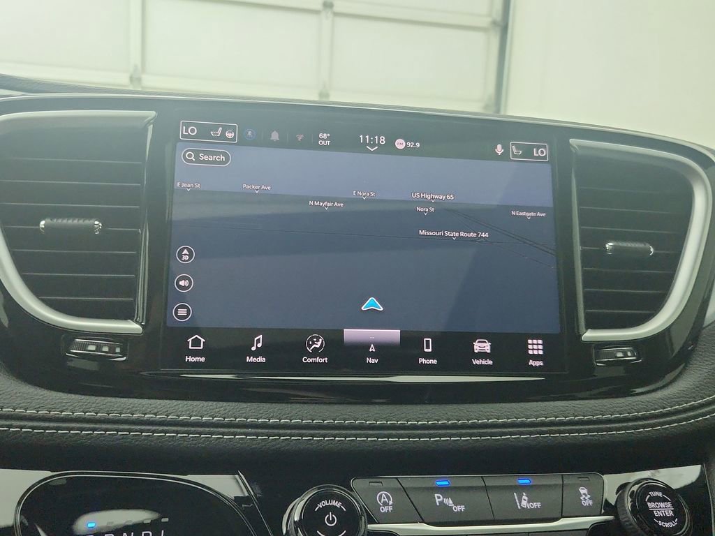 New 2026 Chrysler Pacifica Limited AWD/4WD image 26
