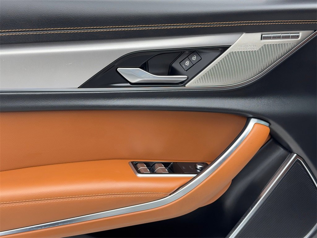 Used 2022 Jaguar XF R-Dynamic SE image 40