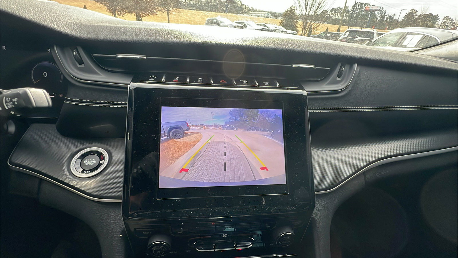 Used 2023 Jeep Grand Cherokee Altitude image 31